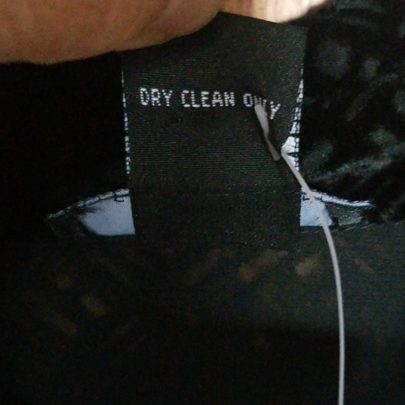 NWT, Hadi collection,  ladies button down top - Picture 5 of 8